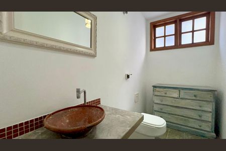 Casa à venda com 206m², 3 quartos e 2 vagasLavabo