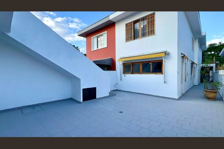 Casa à venda com 206m², 3 quartos e 2 vagasQui