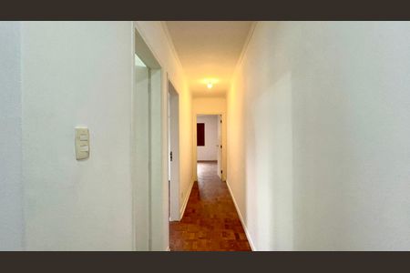 Casa à venda com 206m², 3 quartos e 2 vagasCorredor