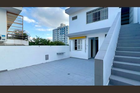 Casa à venda com 206m², 3 quartos e 2 vagasQuintal