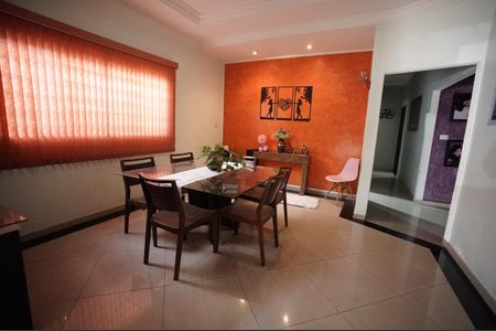 Casa à venda com 3 quartos, 300m² em Residenical Barrrovento , Goiânia