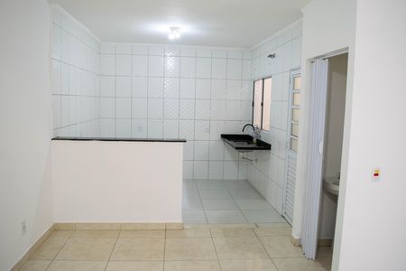 Casa à venda com 3 quartos, 102m² em Vila Carrão, São Paulo