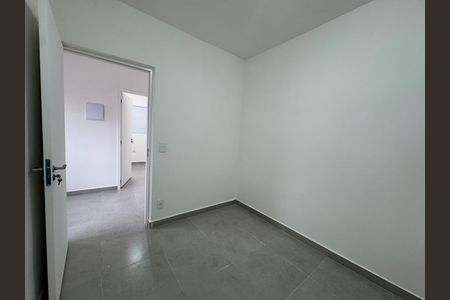 Quarto 2 de apartamento para alugar com 2 quartos, 40m² em Santo Antônio, Osasco