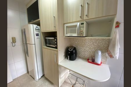 Cozinha de apartamento à venda com 2 quartos, 49m² em Vila Roque, São Paulo