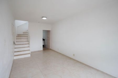 Sala  de casa para alugar com 2 quartos, 120m² em Parque Vitoria, São Paulo