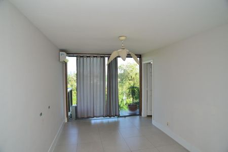 Casa de condomínio para alugar com 650m², 6 quartos e 4 vagas