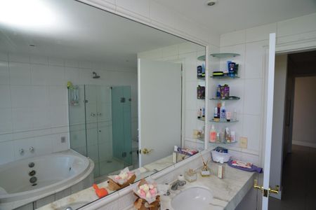 Casa de condomínio para alugar com 650m², 6 quartos e 4 vagas