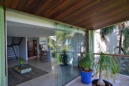 Casa de condomínio para alugar com 650m², 6 quartos e 4 vagas