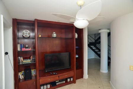 Casa de condomínio para alugar com 650m², 6 quartos e 4 vagas