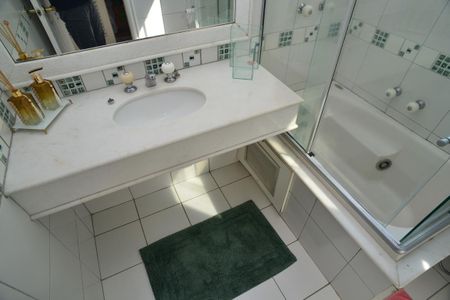 Casa de condomínio para alugar com 650m², 6 quartos e 4 vagas