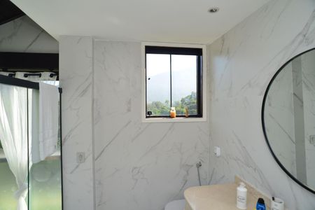 Casa de condomínio para alugar com 650m², 6 quartos e 4 vagas