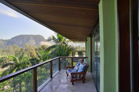 Casa de condomínio para alugar com 650m², 6 quartos e 4 vagas