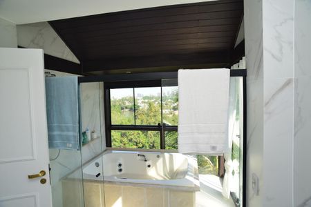 Casa de condomínio para alugar com 650m², 6 quartos e 4 vagas