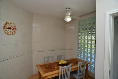 Casa de condomínio para alugar com 650m², 6 quartos e 4 vagas