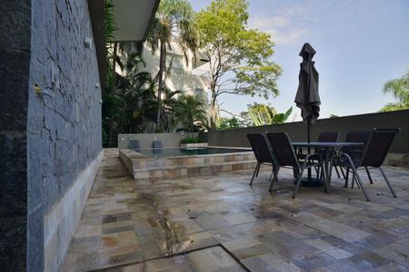 Casa de condomínio para alugar com 650m², 6 quartos e 4 vagas