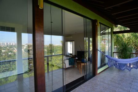 Casa de condomínio para alugar com 650m², 6 quartos e 4 vagas