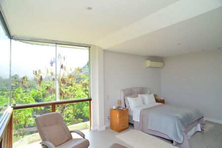 Casa de condomínio para alugar com 650m², 6 quartos e 4 vagas