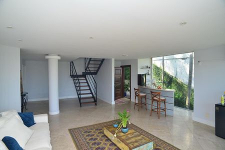 Casa de condomínio para alugar com 650m², 6 quartos e 4 vagas
