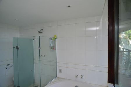 Casa de condomínio para alugar com 650m², 6 quartos e 4 vagas