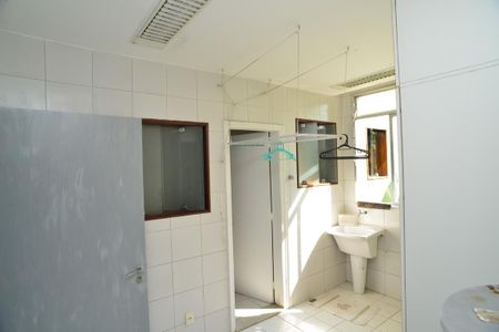 Casa de condomínio para alugar com 650m², 6 quartos e 4 vagas
