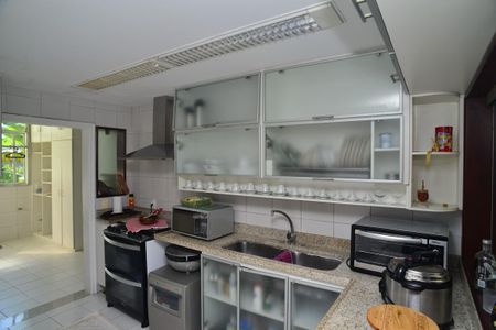 Casa de condomínio para alugar com 650m², 6 quartos e 4 vagas