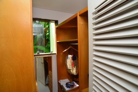 Casa de condomínio para alugar com 650m², 6 quartos e 4 vagas