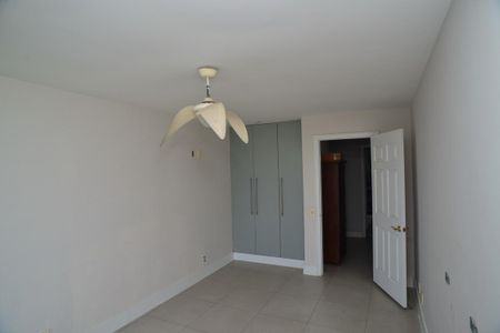 Casa de condomínio para alugar com 650m², 6 quartos e 4 vagas