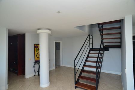Casa de condomínio para alugar com 650m², 6 quartos e 4 vagas