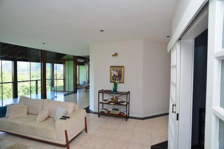 Casa de condomínio para alugar com 650m², 6 quartos e 4 vagas