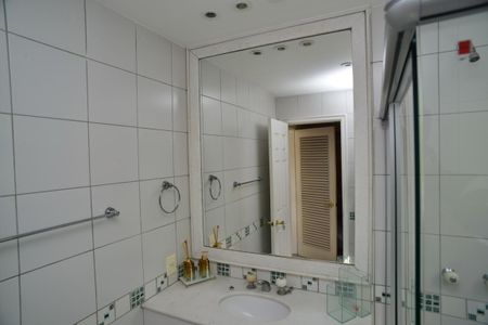 Casa de condomínio para alugar com 650m², 6 quartos e 4 vagas