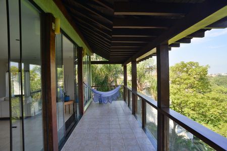 Casa de condomínio para alugar com 650m², 6 quartos e 4 vagas