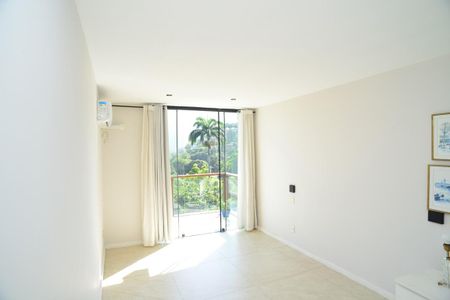 Casa de condomínio para alugar com 650m², 6 quartos e 4 vagas