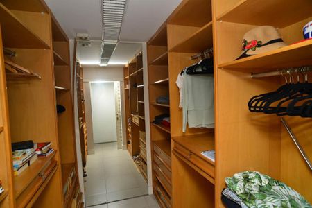 Casa de condomínio para alugar com 650m², 6 quartos e 4 vagas