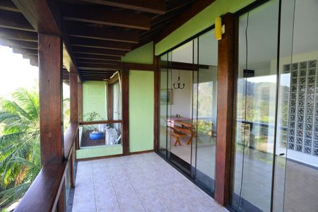 Casa de condomínio para alugar com 650m², 6 quartos e 4 vagas