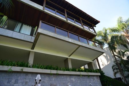 Casa de condomínio para alugar com 650m², 6 quartos e 4 vagas