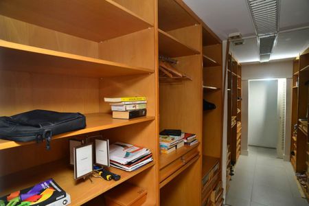 Casa de condomínio para alugar com 650m², 6 quartos e 4 vagas