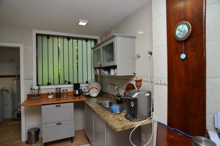Casa de condomínio para alugar com 650m², 6 quartos e 4 vagas