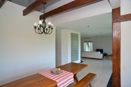 Casa de condomínio para alugar com 650m², 6 quartos e 4 vagas