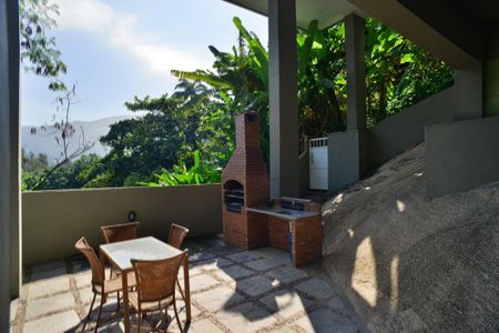Casa de condomínio para alugar com 650m², 6 quartos e 4 vagas