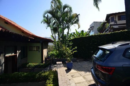 Casa de condomínio para alugar com 650m², 6 quartos e 4 vagas