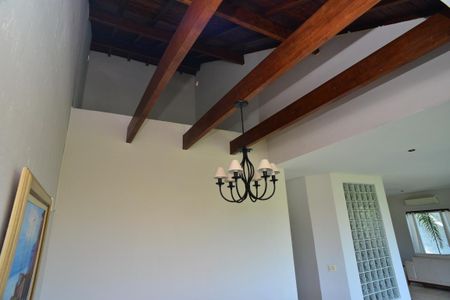 Casa de condomínio para alugar com 650m², 6 quartos e 4 vagas