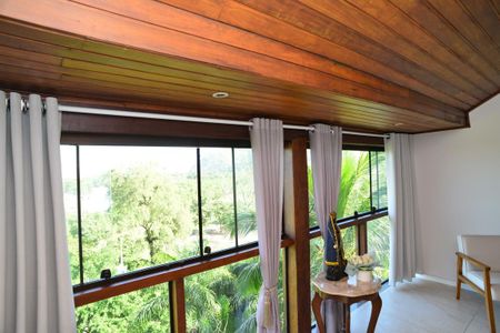 Casa de condomínio para alugar com 650m², 6 quartos e 4 vagas