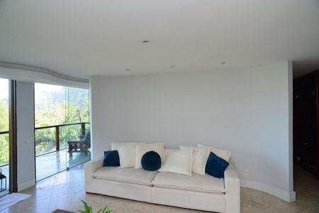 Casa de condomínio para alugar com 650m², 6 quartos e 4 vagas