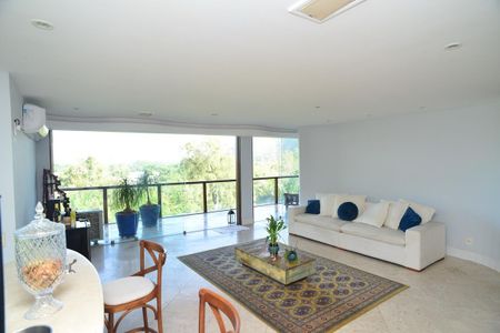 Casa de condomínio para alugar com 650m², 6 quartos e 4 vagas