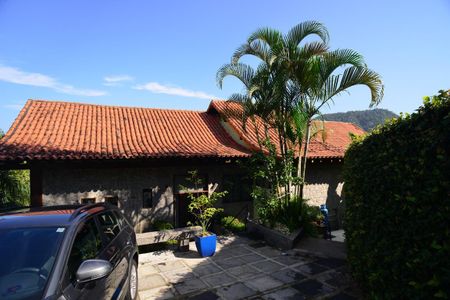 Casa de condomínio para alugar com 650m², 6 quartos e 4 vagas
