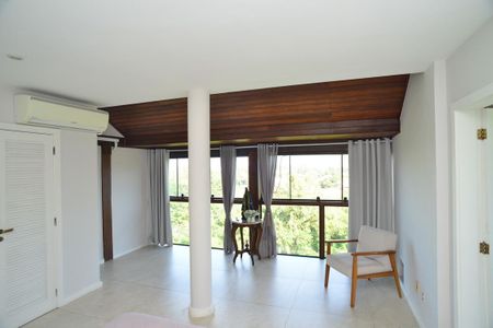 Casa de condomínio para alugar com 650m², 6 quartos e 4 vagas