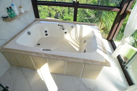 Casa de condomínio para alugar com 650m², 6 quartos e 4 vagas
