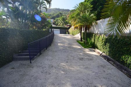 Casa de condomínio para alugar com 650m², 6 quartos e 4 vagas