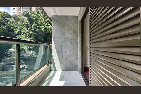 Apartamento à venda com 181m², 4 quartos e 3 vagas Apartamento à venda com 181m², 4 quartos e 3 vagasVaranda do quarto