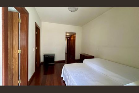 Quarto  de apartamento à venda com 4 quartos, 181m² em Funcionários, Belo Horizonte